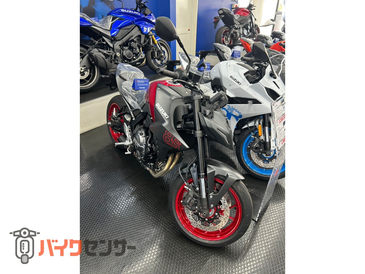 スズキ GSX-8S 2026年モデル キャンディダーリングレッド/マット