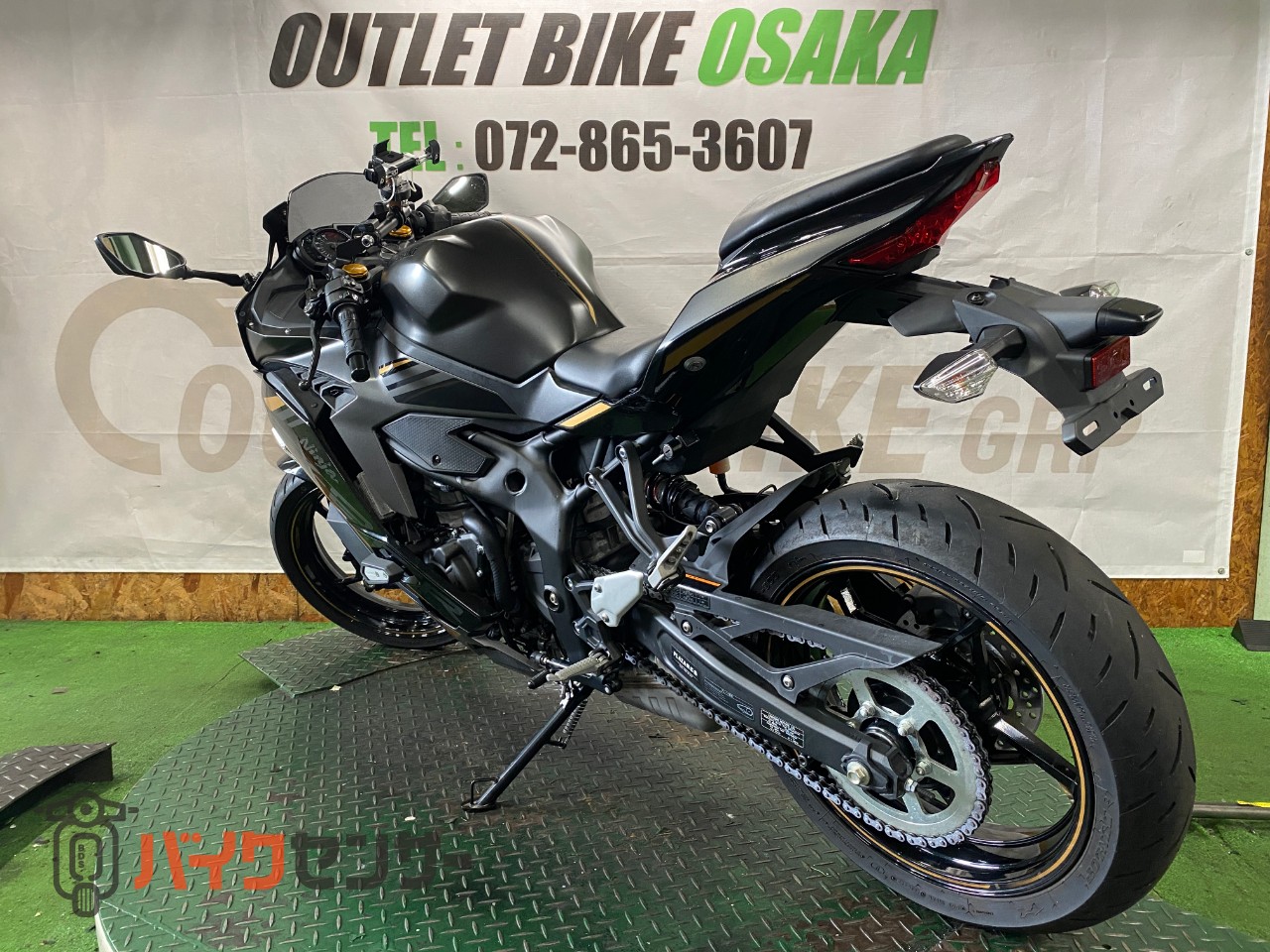 カワサキ Ninja ZX-25R SE 2022年式モデル USBポート 純正スペアキー