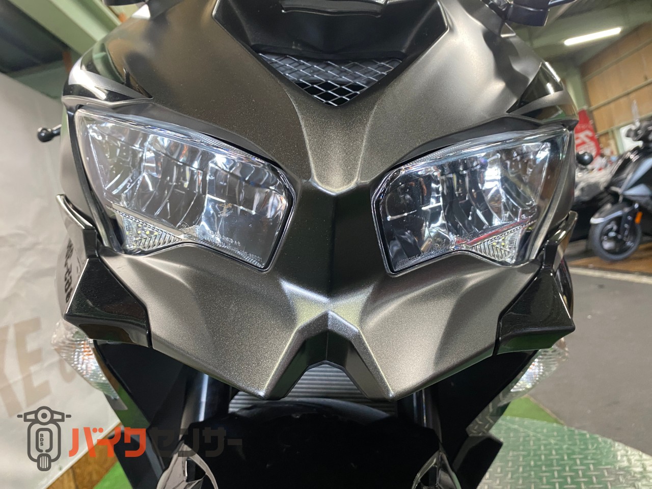 カワサキ Ninja ZX-25R SE 2022年式モデル USBポート 純正スペアキー
