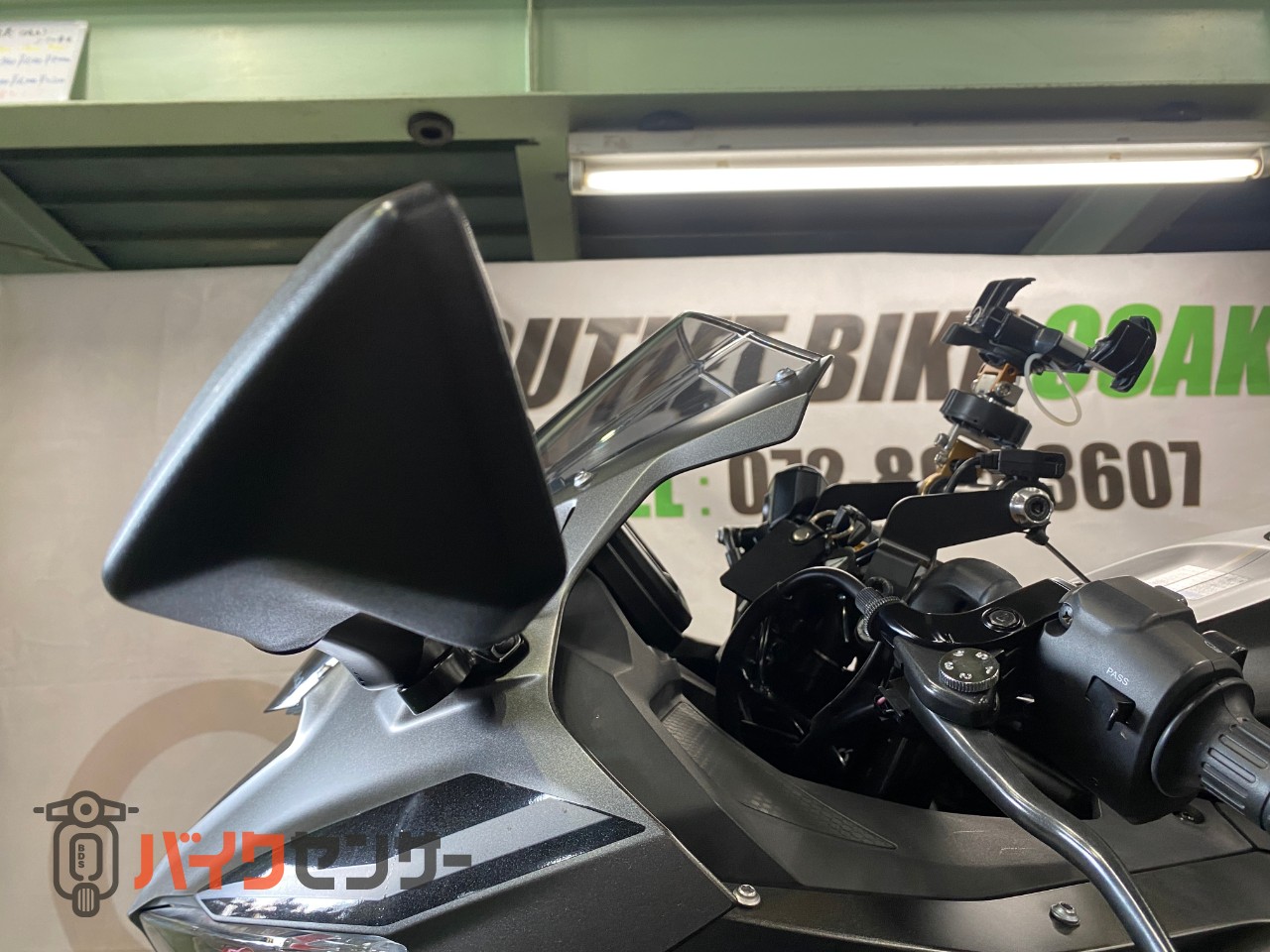 カワサキ Ninja ZX-25R SE 2022年式モデル USBポート 純正スペアキー