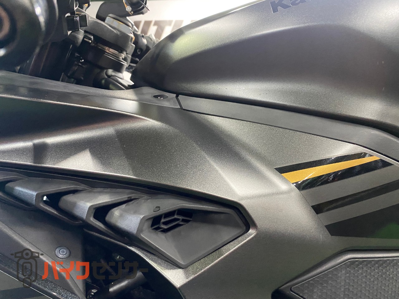 カワサキ Ninja ZX-25R SE 2022年式モデル USBポート 純正スペアキー