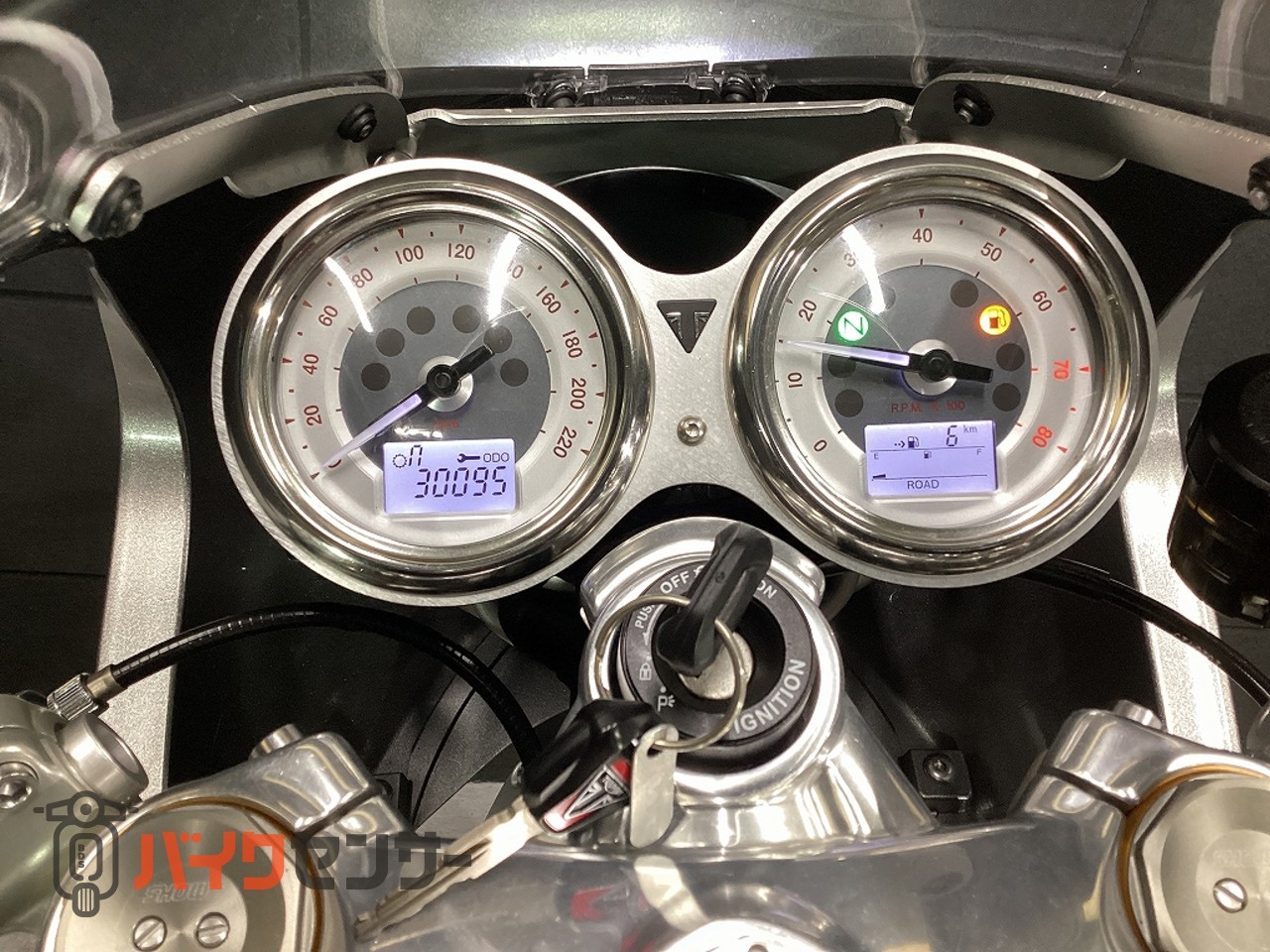 トライアンフ スラクストン1200R☆極美車☆乗出し整備済・アッパー