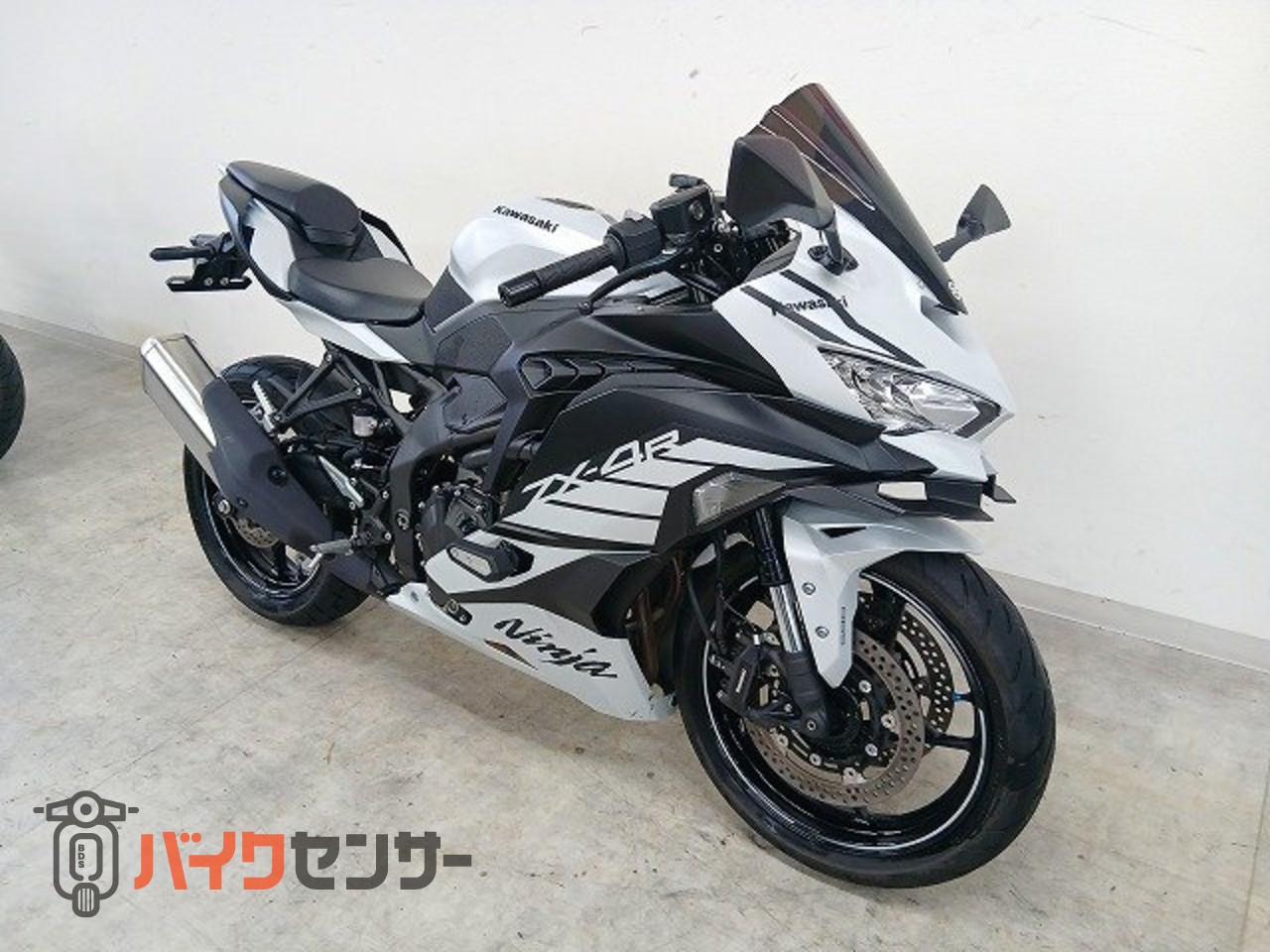 カワサキ Ninja ZX-4R SE フルノーマル／マルチバー／USBソケット付き
