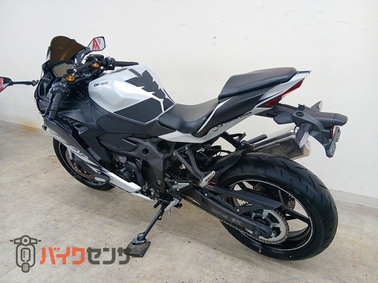 カワサキ Ninja ZX-4R SE フルノーマル／マルチバー／USBソケット付き