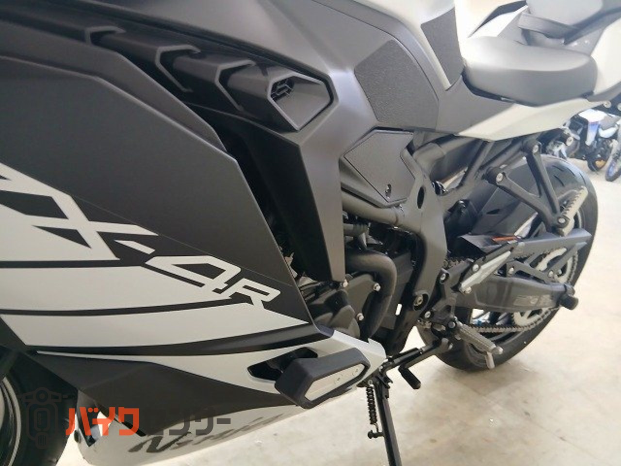 カワサキ Ninja ZX-4R SE フルノーマル／マルチバー／USBソケット付き