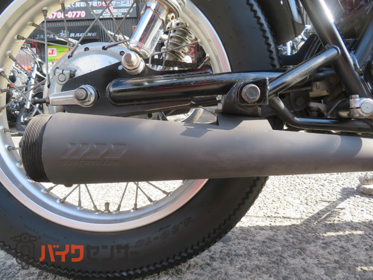 ヤマハ SR400 ビンテージブラックカスタム マフラー タイヤ ハンドル