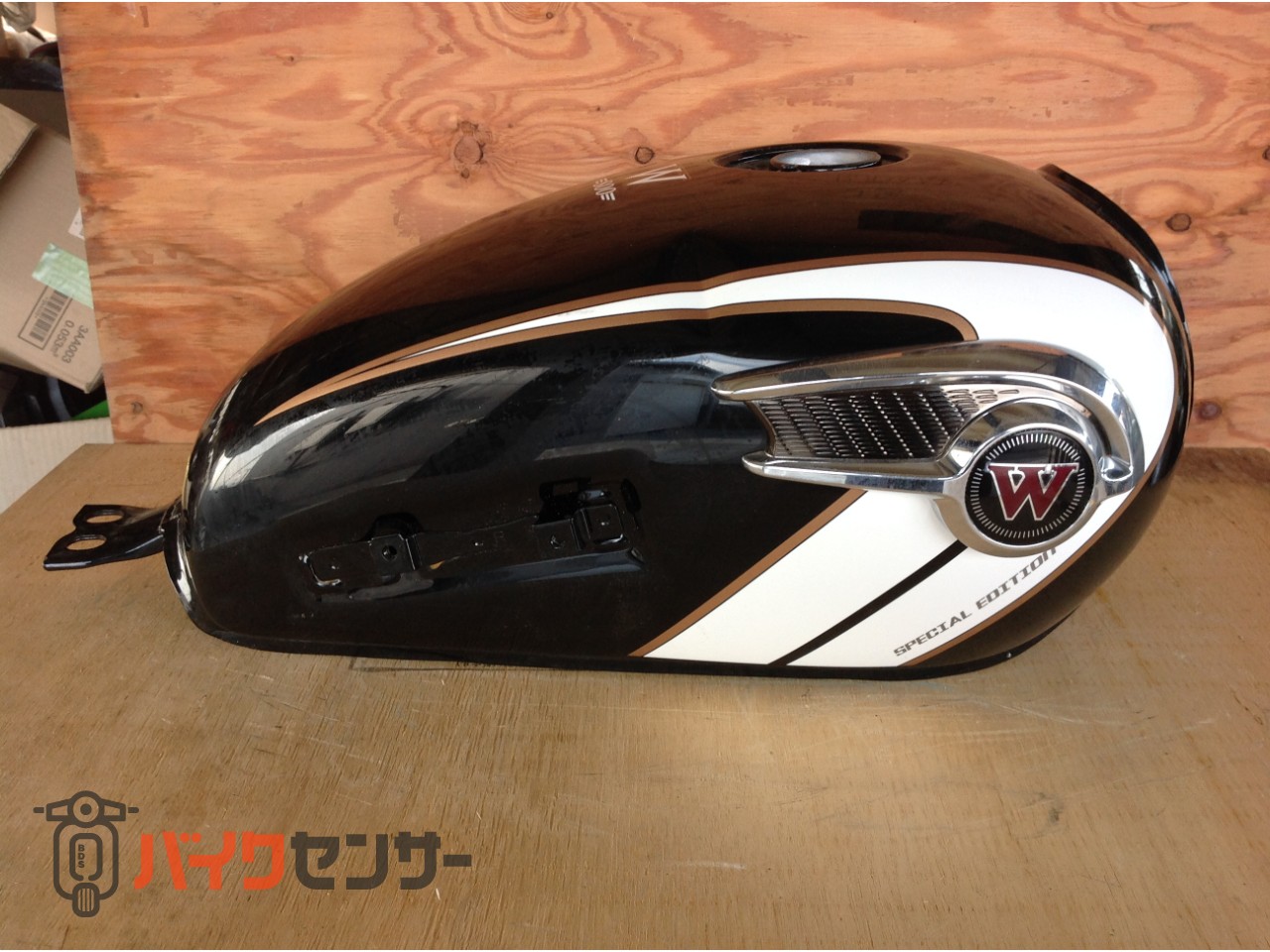 W800 タンク ブラック P007918| BDSバイクセンサー
