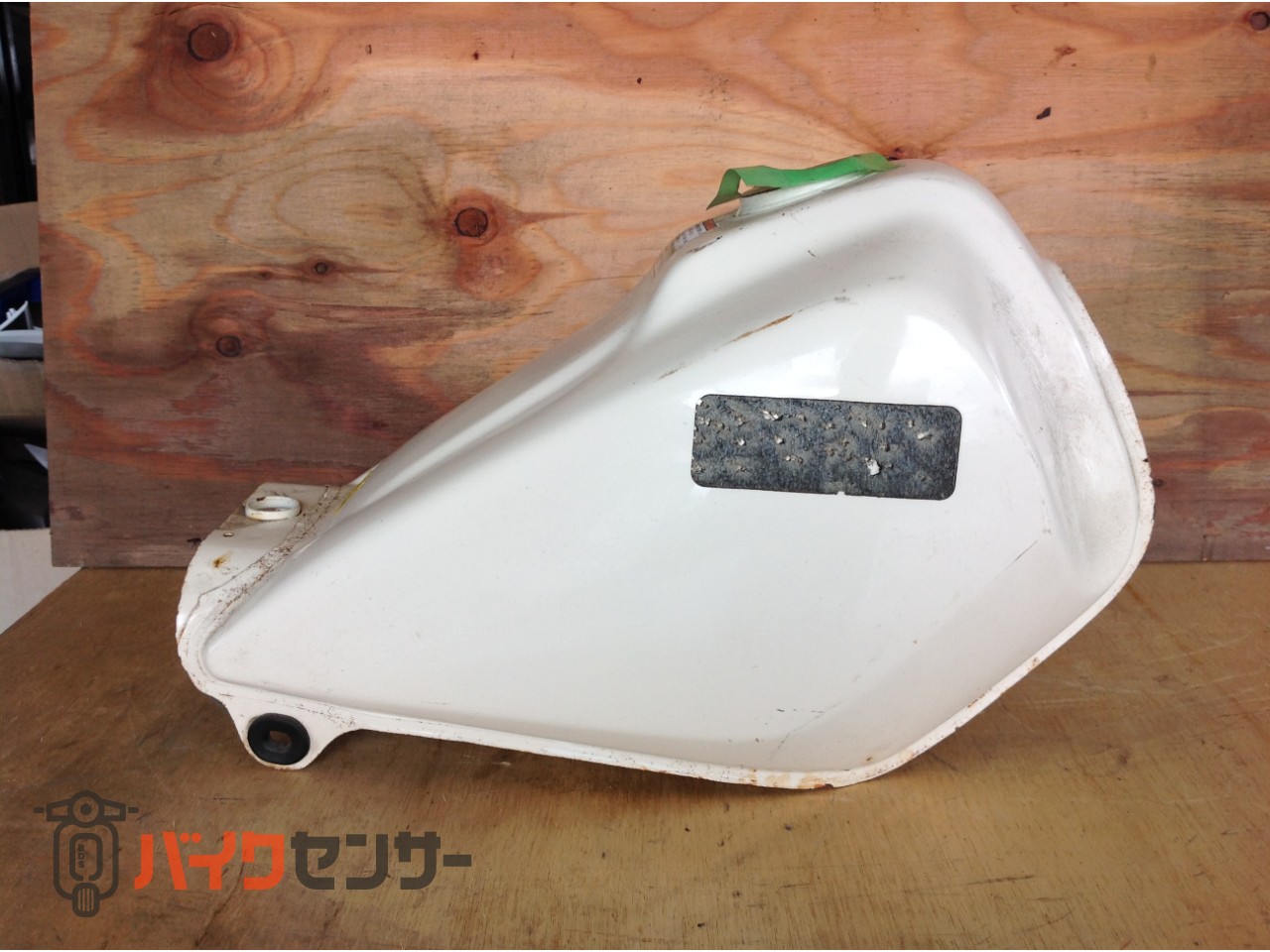 よかよか　バイク用 タンク　ホワイト ファイヤー TW225 タンク ホワイト P008004| BDSバイクセンサー