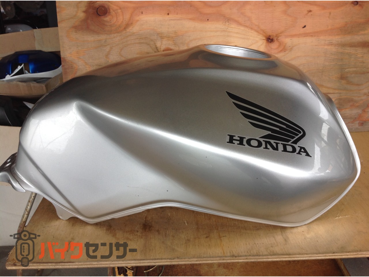 ホーネット900 タンク シルバー P008014| BDSバイクセンサー