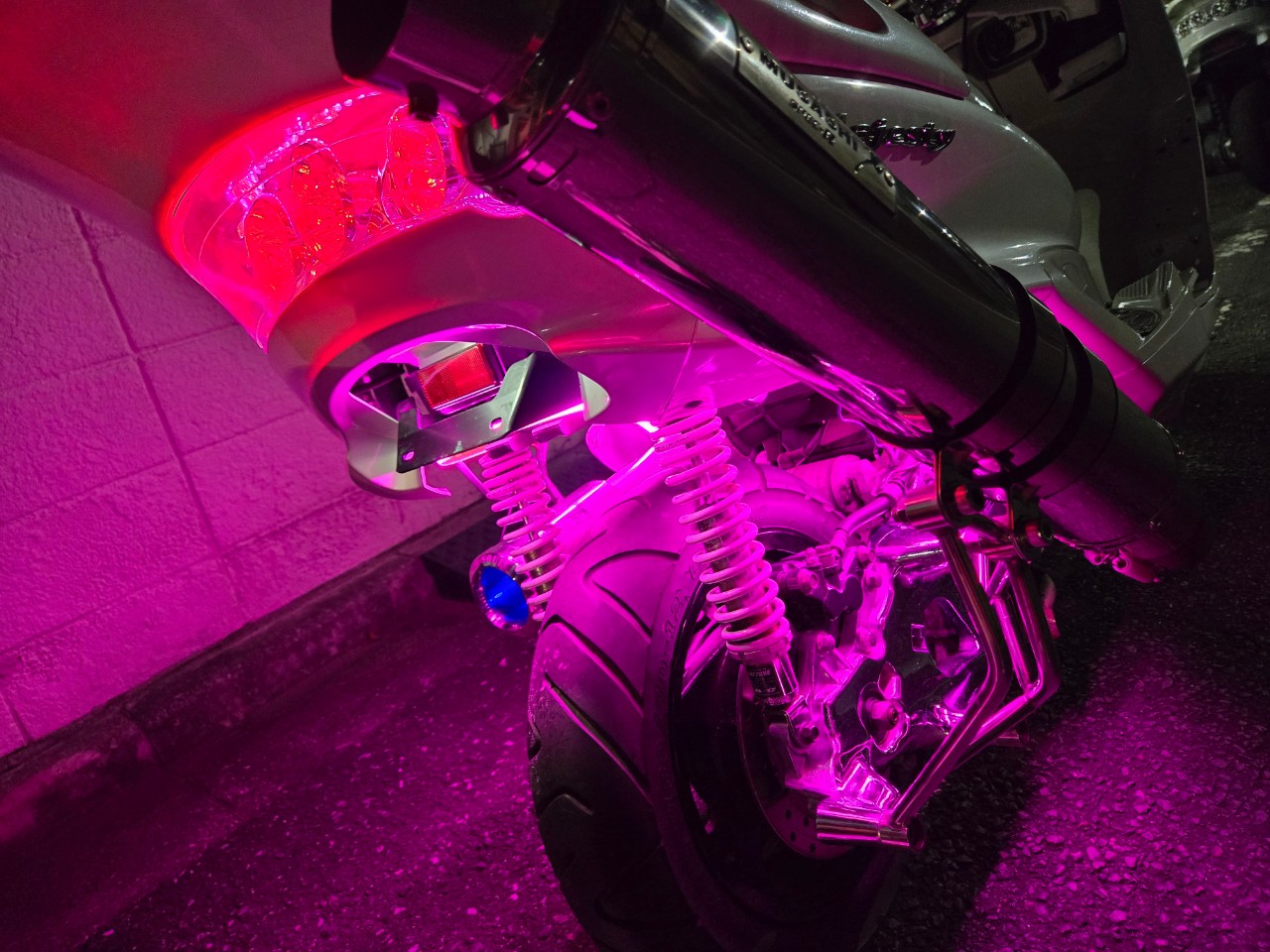 ホンダ DIO ZX NEWアイライン・フルピンクLED・2スピーカー ホンダ DIO ZX NEWアイライン・フルピンクLED・2スピーカー