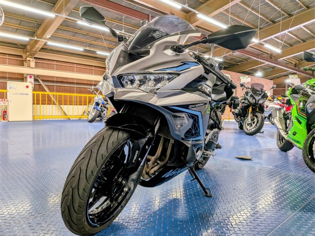 ☆ZX-25R☆メタリックファントムシルバー☆| BDSバイクセンサー