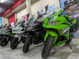 や ZX-4R】今なら選べる！ZX-4R全カラー在庫ございます| BDSバイクセンサー