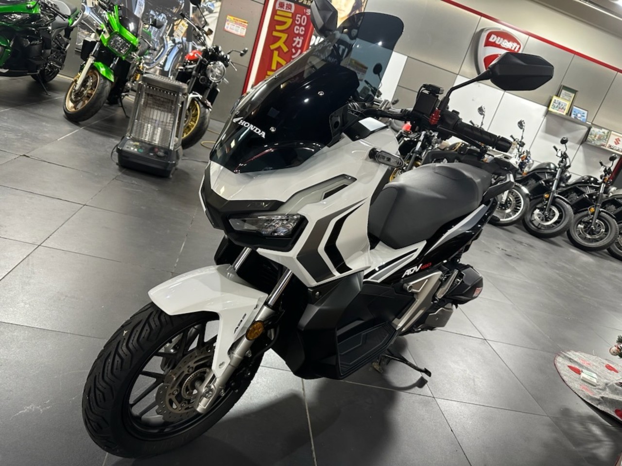 ADV150のロスホワイトが入荷しました！！| BDSバイクセンサー