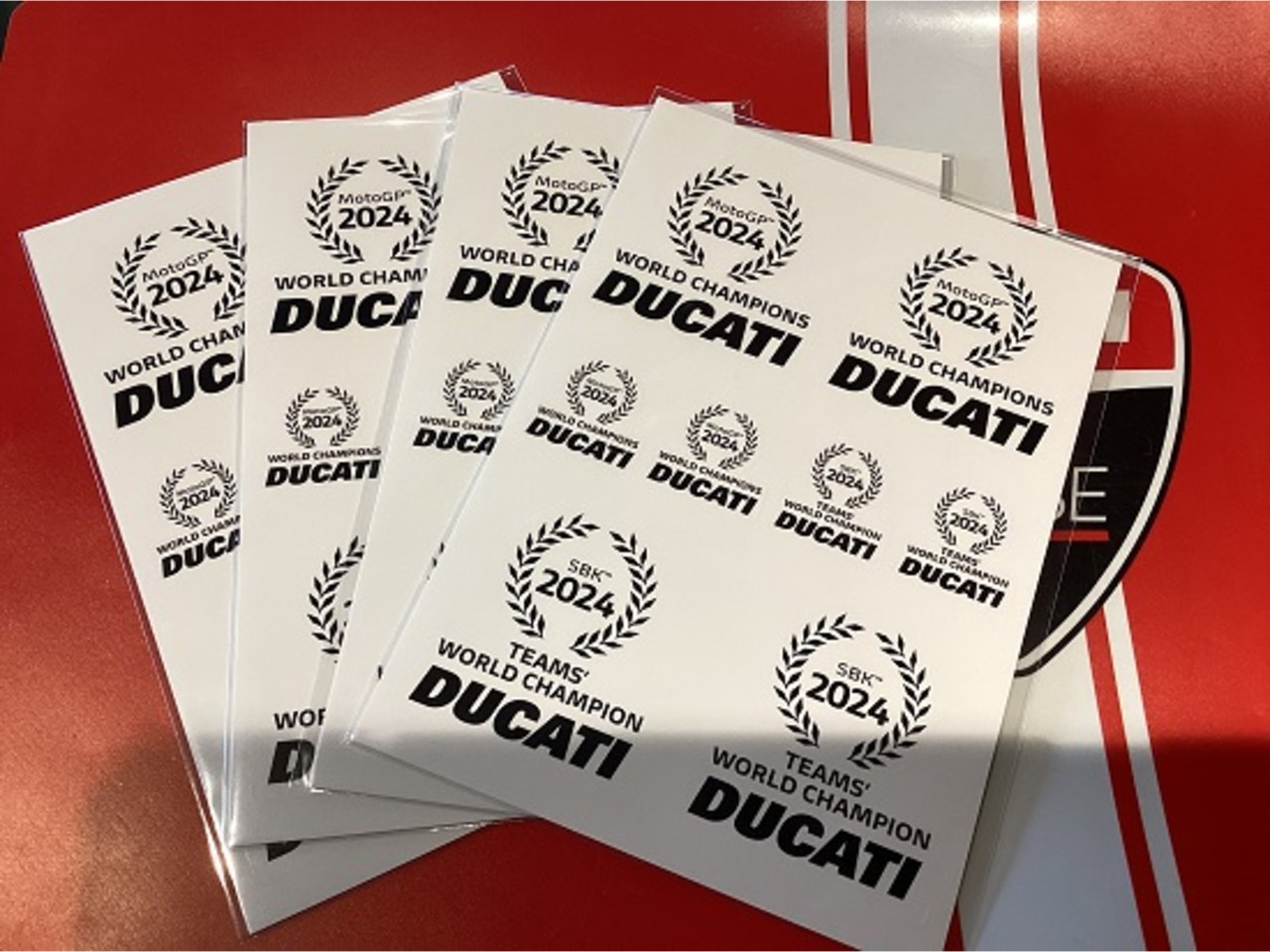 2024年チャンピオンのステッカーお配りしてます！| BDSバイクセンサー