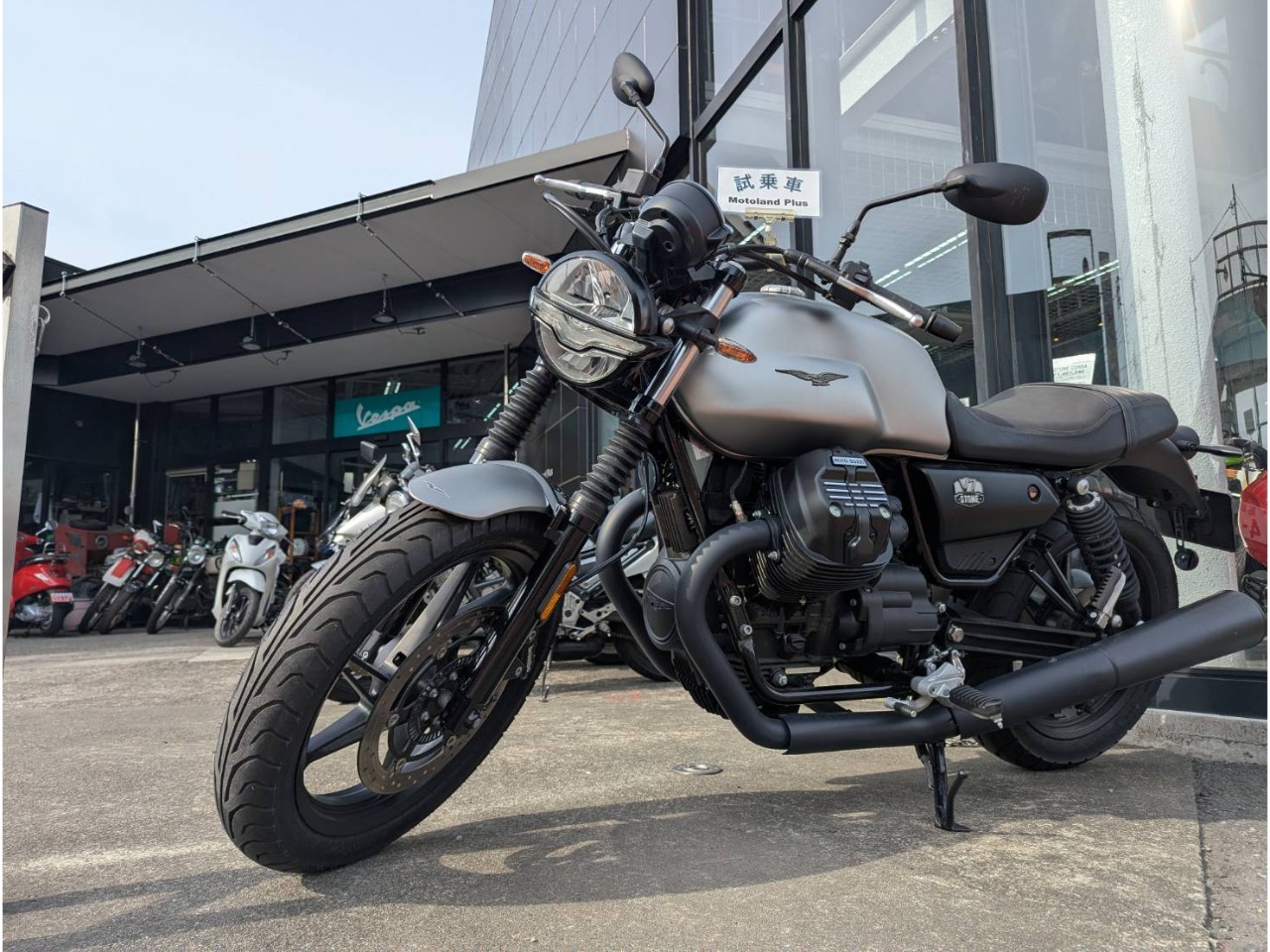 モトグッツィ V7ストーン850 コルサ ビキニカウルがカッコイイ