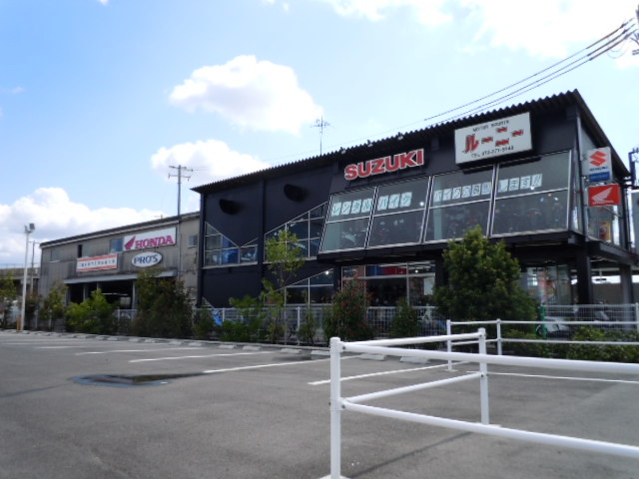 株式会社ルーニー グランプリ店の外観