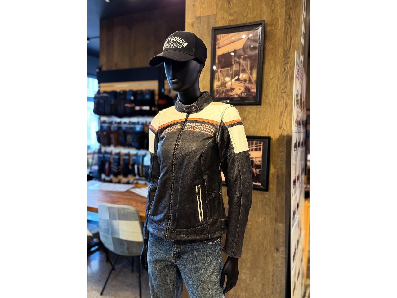 女性ライダーのために設計された、美シルエットレザージャケット| BDS