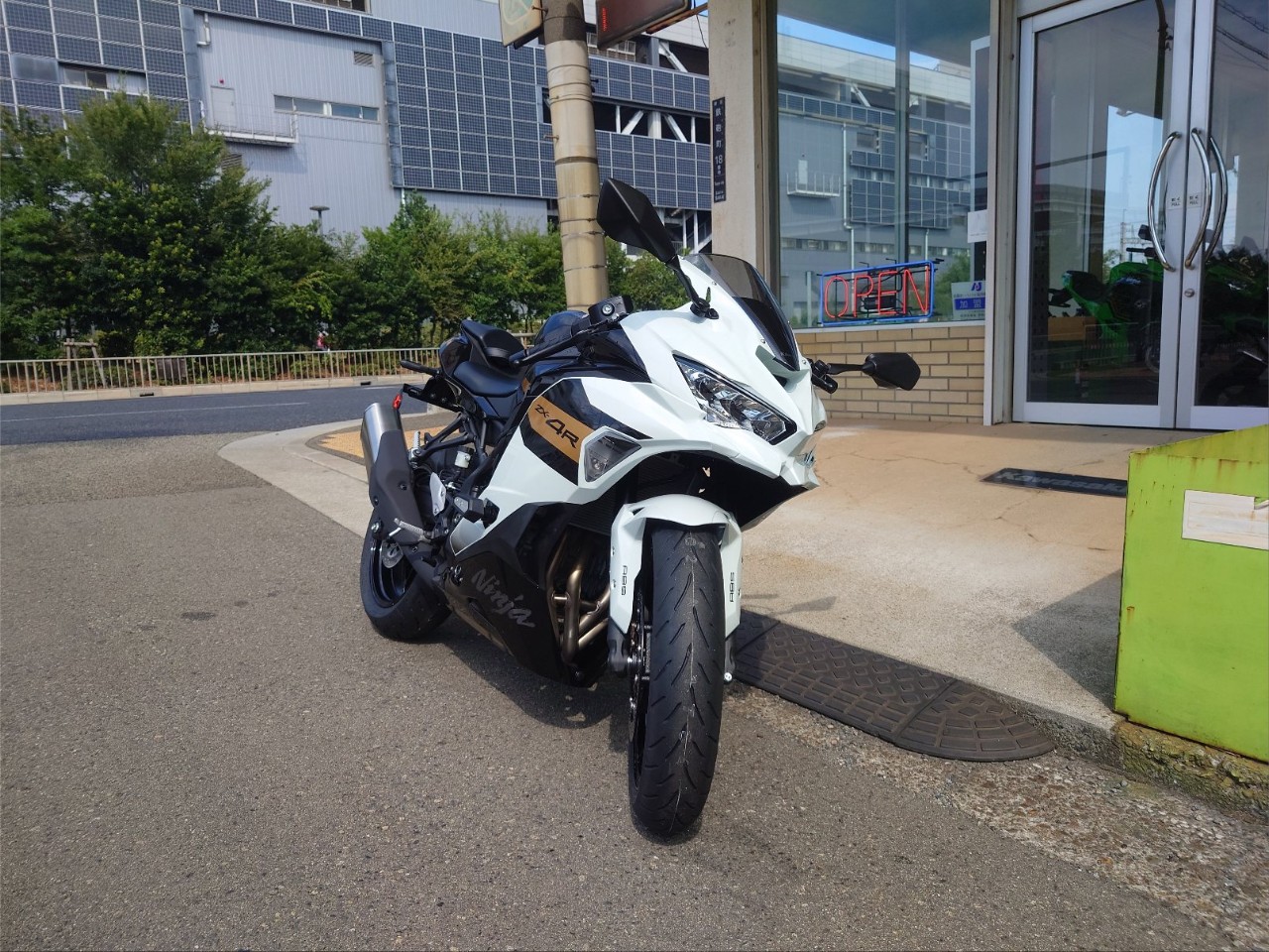 Ninja ZX-4R SE 入荷！| BDSバイクセンサー
