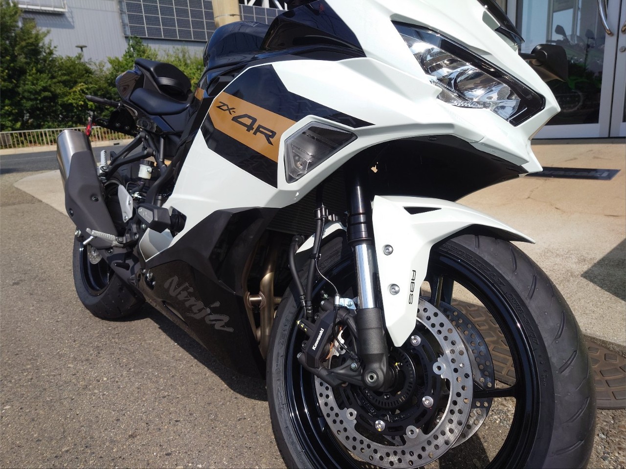 Ninja ZX-4R SE 入荷！| BDSバイクセンサー