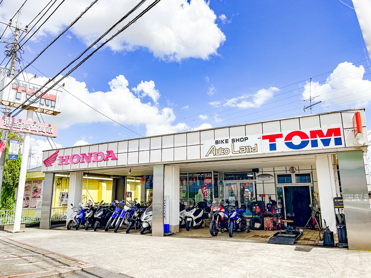 有限会社オートランド トムの外観