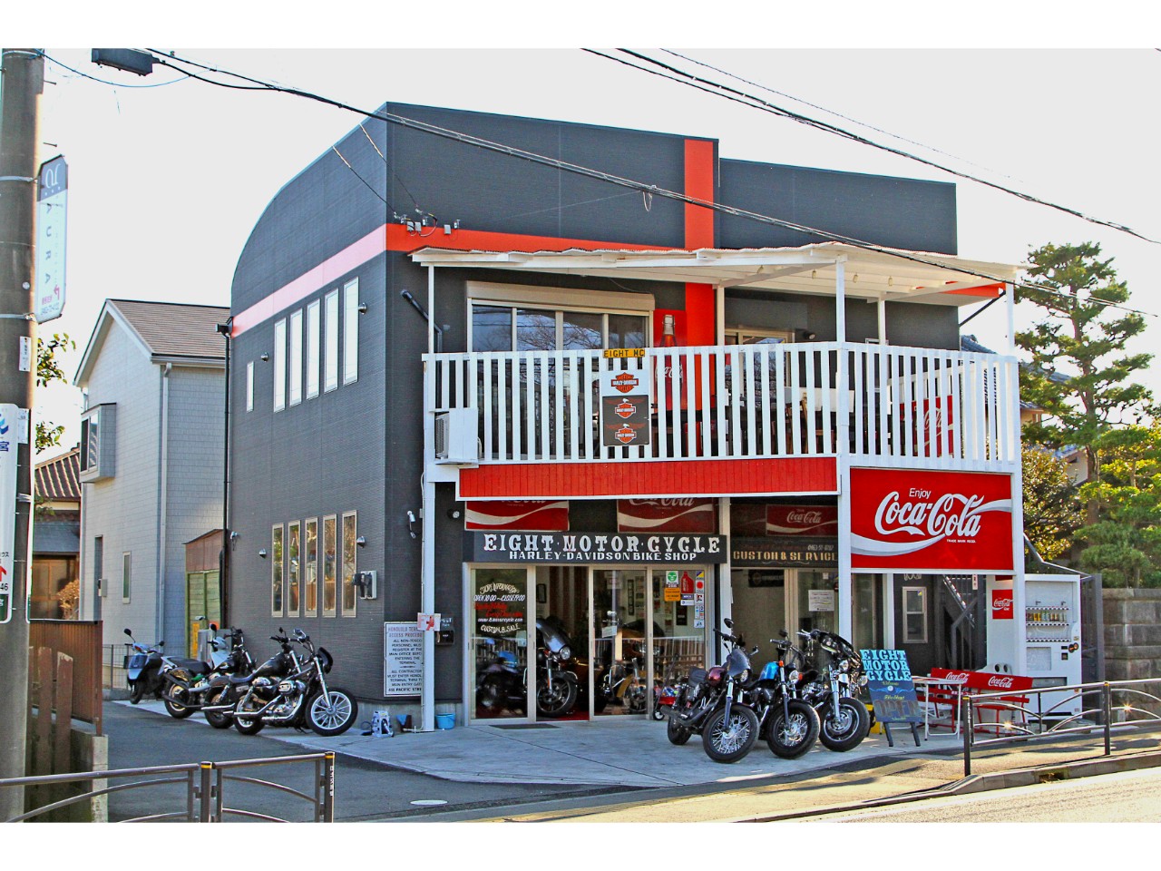 Eight Motor Cycleの外観