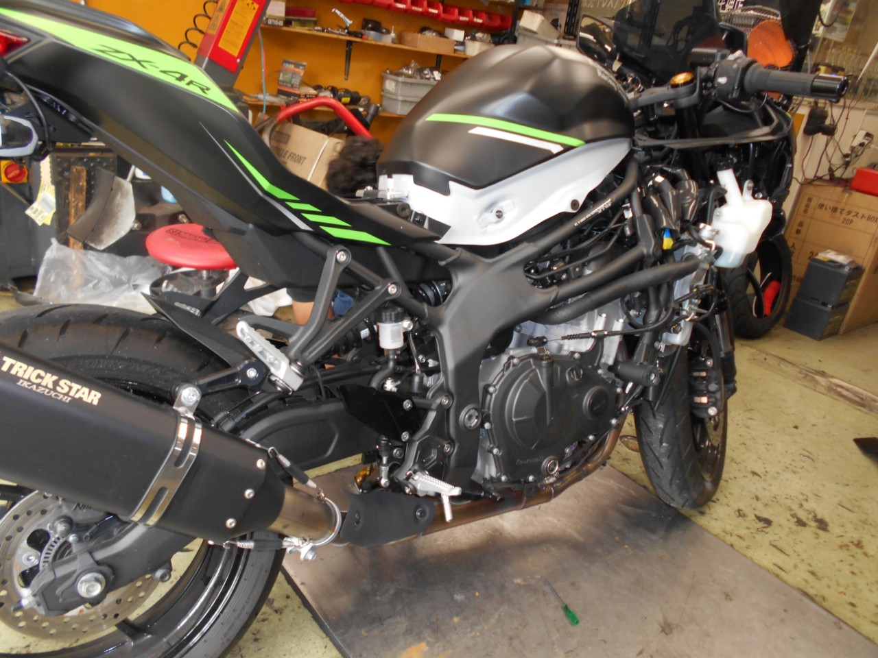 専用出品　外装残り分 KAWASAKI NINJA ZX-4R SE 外装変更中| BDSバイクセンサー