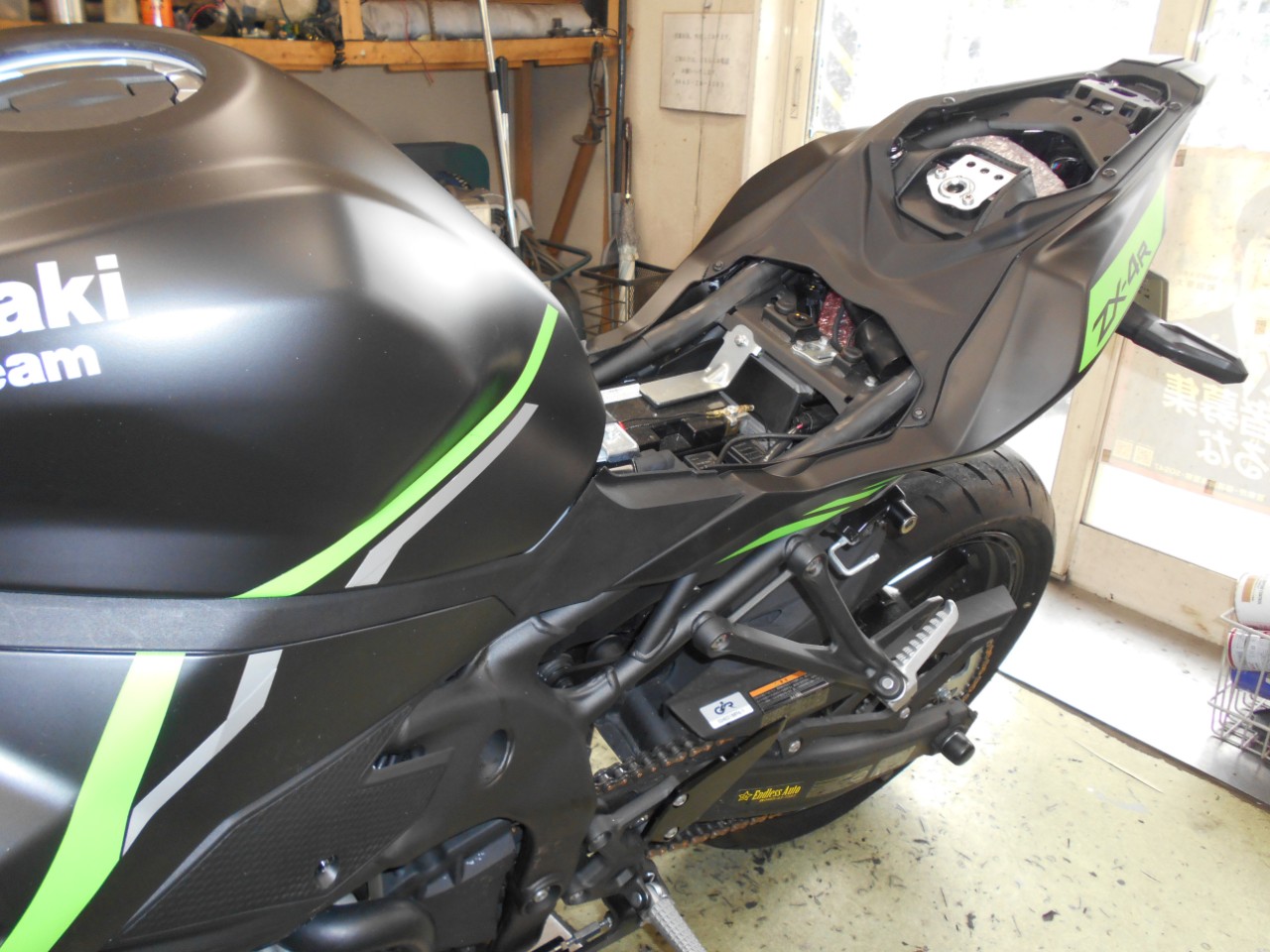 KAWASAKI NINJA ZX-4R SE 外装変更中| BDSバイクセンサー