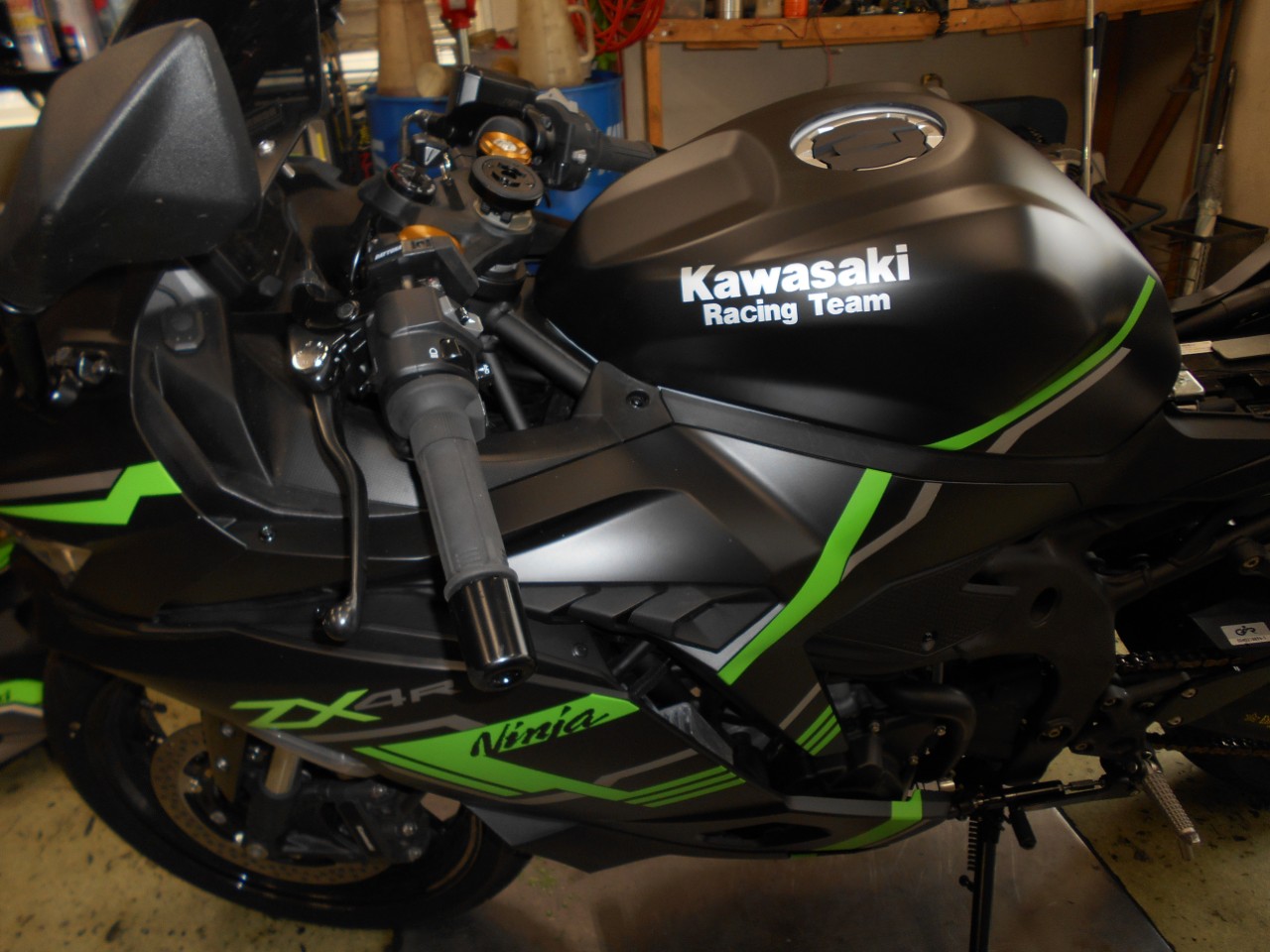 専用出品　外装残り分 KAWASAKI NINJA ZX-4R SE 外装変更中| BDSバイクセンサー