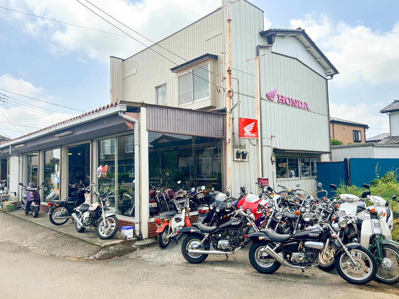 バイクショップ ナカアライの外観