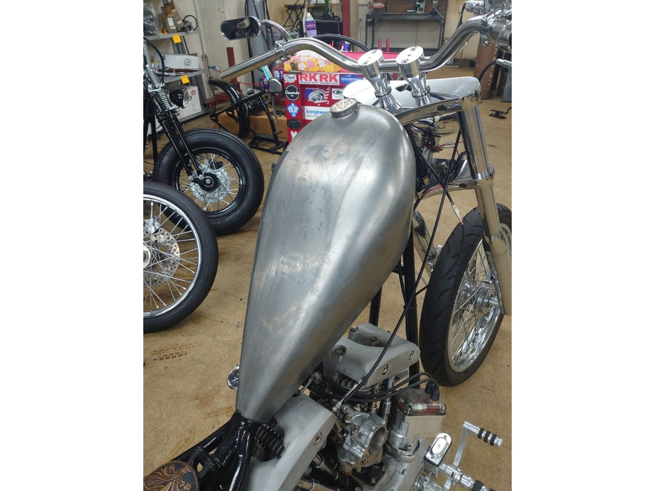 やんき　WCC ウエストコーストチョッパーズ　ガスタンク未使用　金具一式 ウエストコーストチョッパーズのガソリンタンク！| BDSバイク