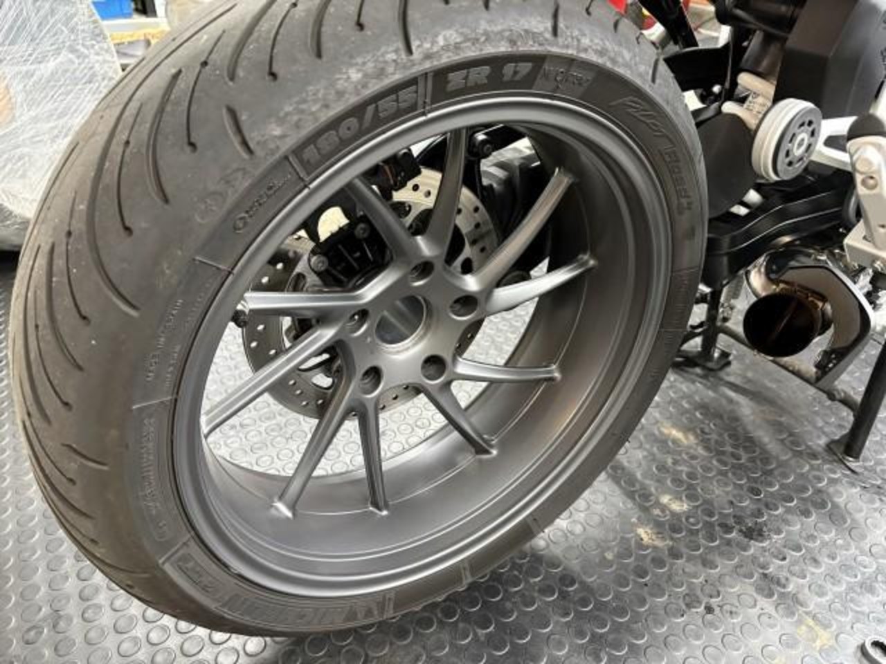 bws100 前後ホイール R7 5月新品タイヤ交換済み 値下げ リアにもグラアクホイール化とブロックタイヤ！（ヤマハ BW'S100