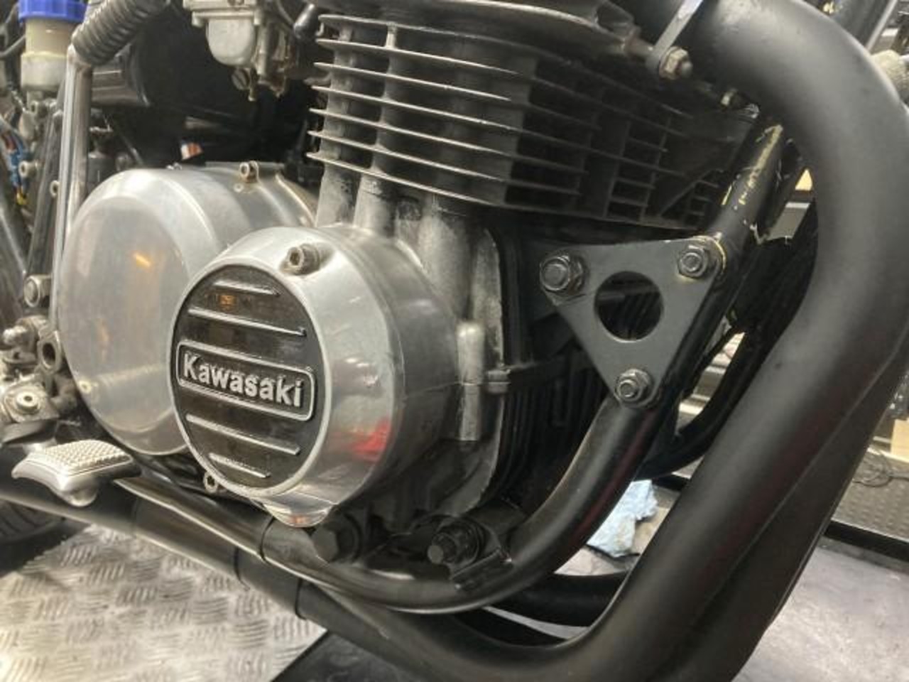 Kawasaki Z650 タコメーター取出のオイル漏れ修理| BDSバイク