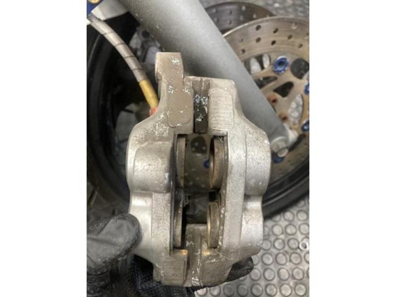 ヤマハ R1-Z フロントキャリパーOH| BDSバイクセンサー