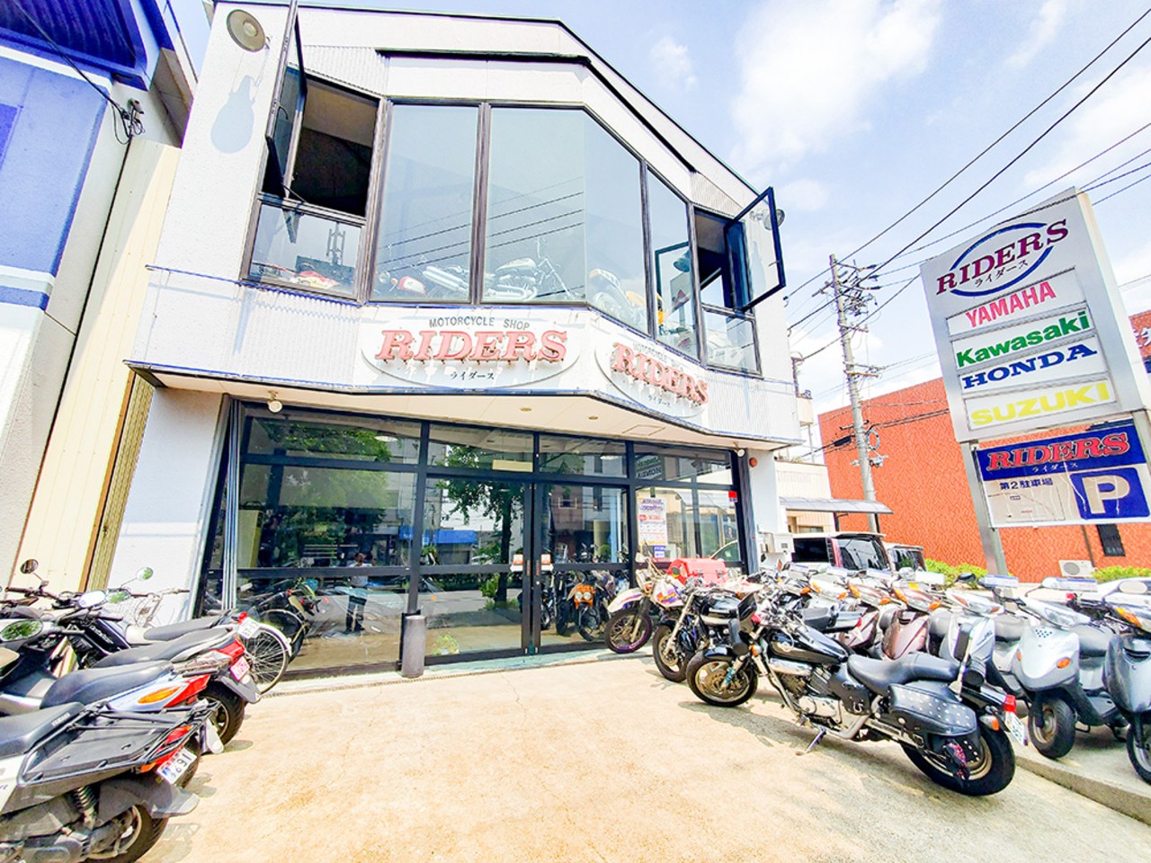 モーターサイクルショップ ライダースの外観