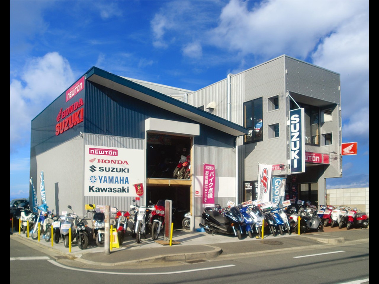 Motorcycle Shop New Tonの外観