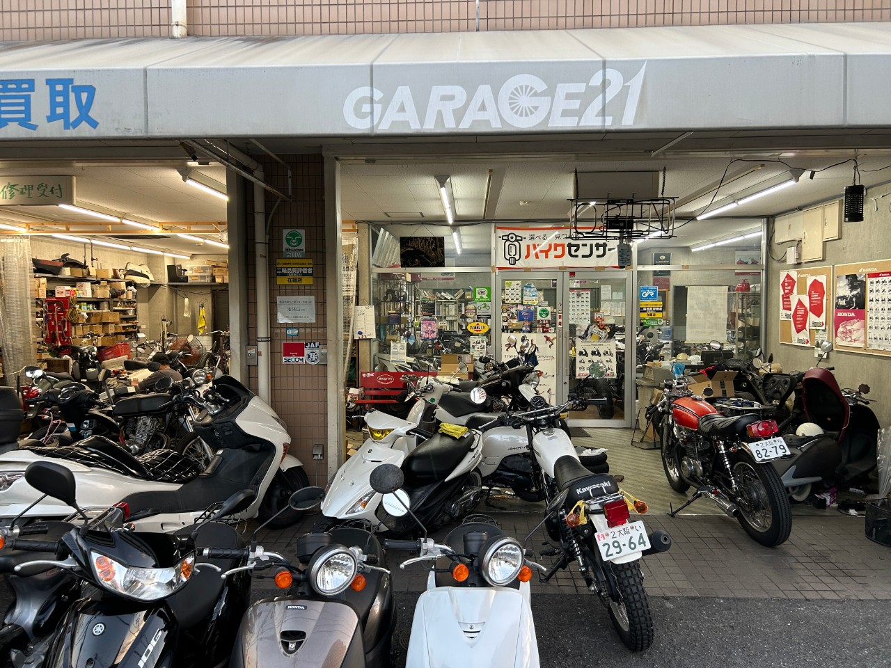 SHINA GARAGE WORKS（シナ ガレージ ワークス）の外観