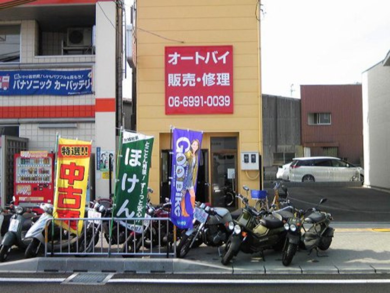 荘野商会二輪部の外観