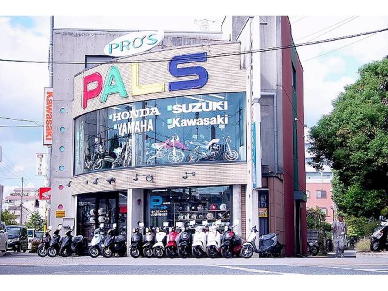 (株)PALS 伊丹店の外観