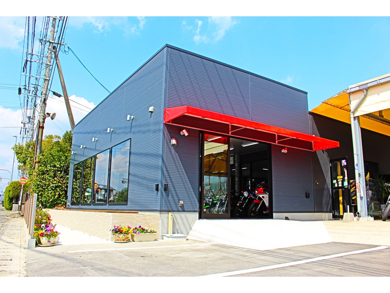 GARAGE-J イオ 武雄店の外観